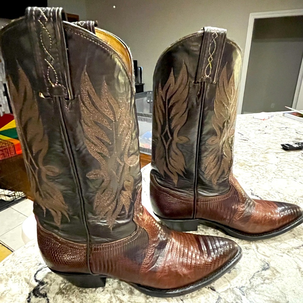 Tony Lama women’s cowboy boots 7M